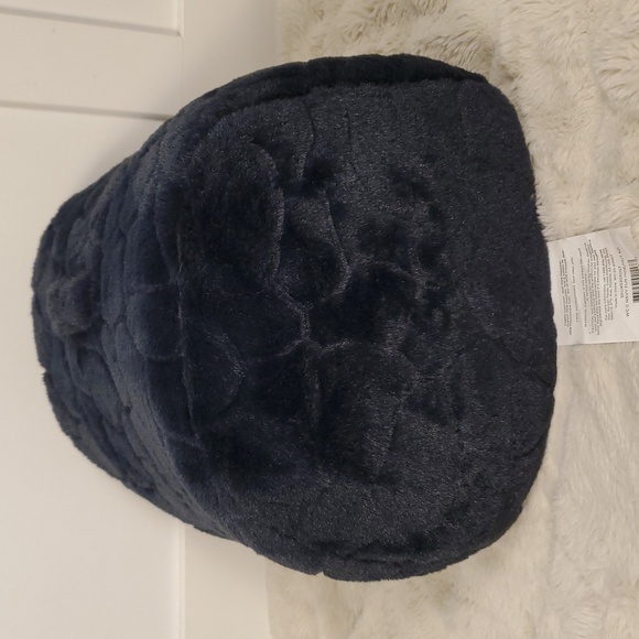 Cat Navy Fur Hideout Hut With Ball - Picture 5 of 9